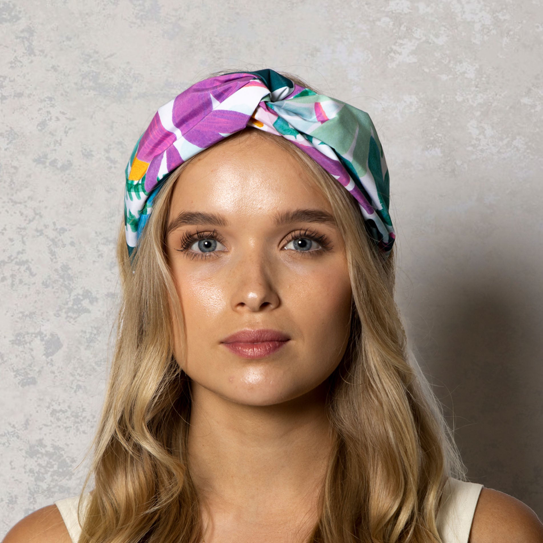 woman wearing waterproof Knotted Headband Abstract Floral